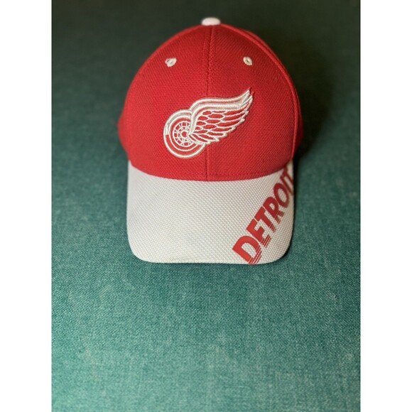 Reebok Detroit Red Wings Hat Cap Fitted Red White NHL Hockey Mens S/M - Picture 1 of 6
